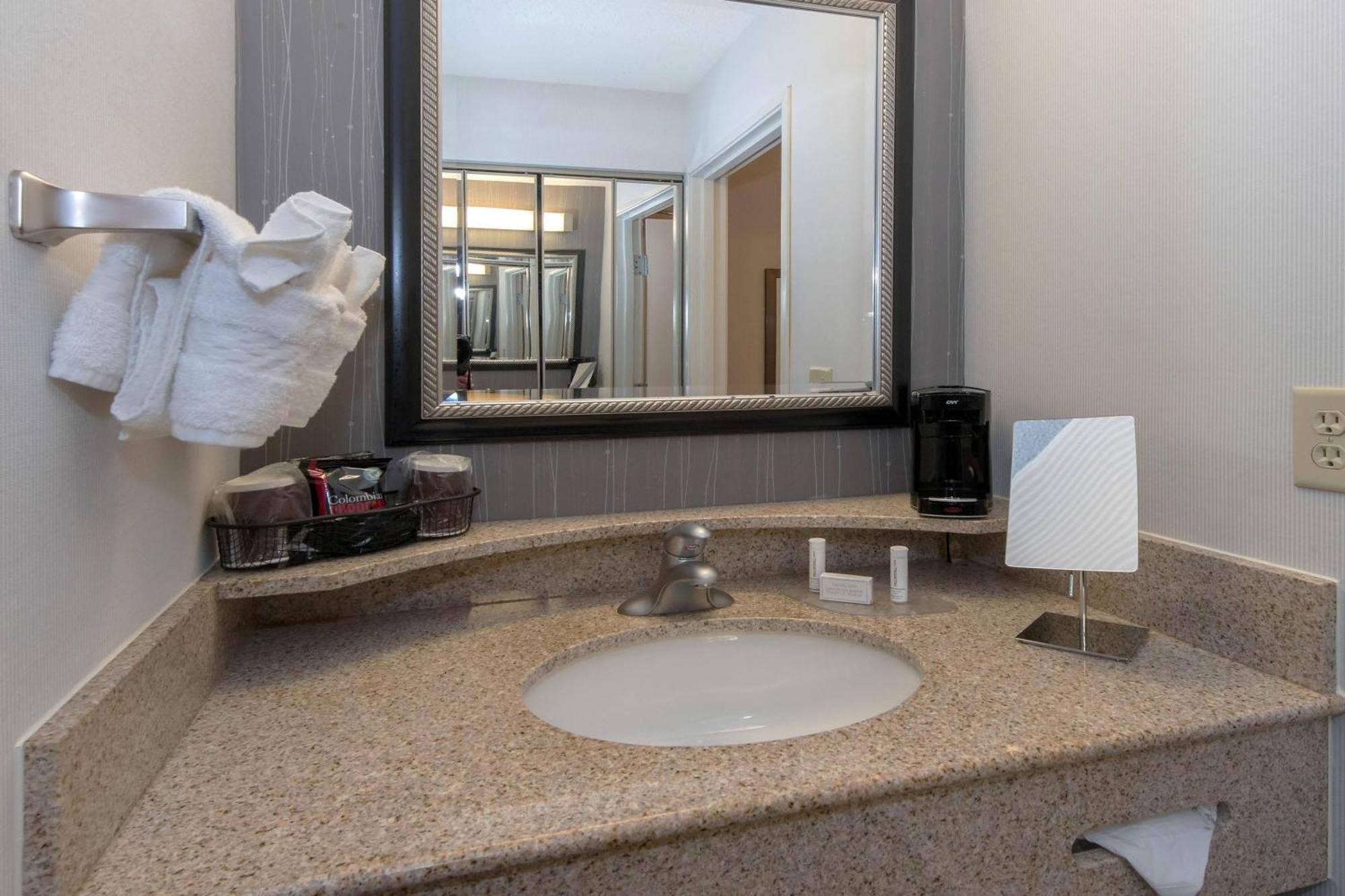 מלון Courtyard By Marriott אלבני מראה חיצוני תמונה